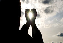 拜仁官方:于帕梅卡诺左膝关节内出现游离体,将缺席几周.